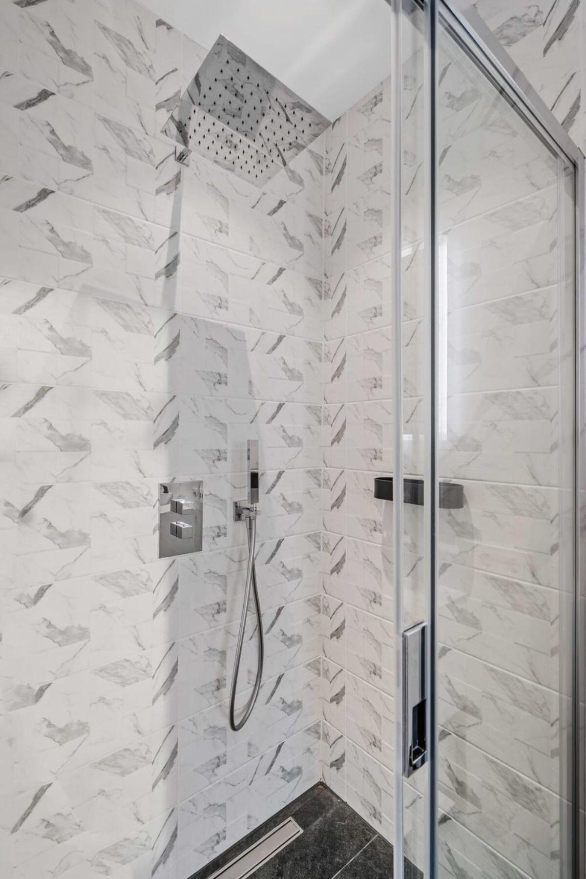 Appartement De Luxe 1 Chambre A Coucher, Centre Commercial, Piscine Et Fitness Lüksemburg Dış mekan fotoğraf